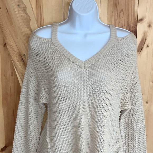 CHARLIE PAIGE - Cold Shoulder High-low Sweater (Size Small / Medium) - Picture 5 of 10